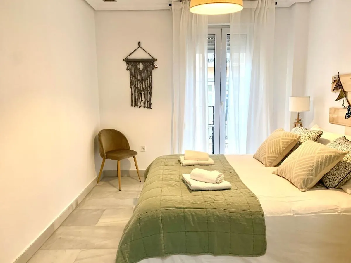 Homely Málaga Larios 0*,