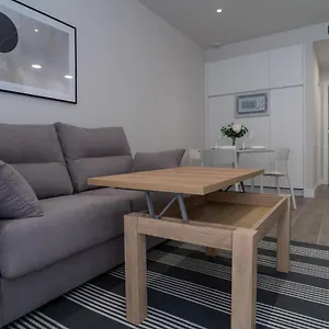 Apartamento Aac - Luminoso Y Nuevo, A 1,3km Del Centro De, Málaga