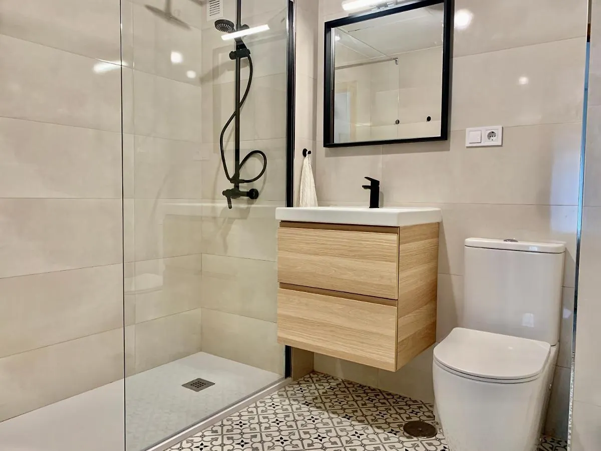 Homely Malaga Larios